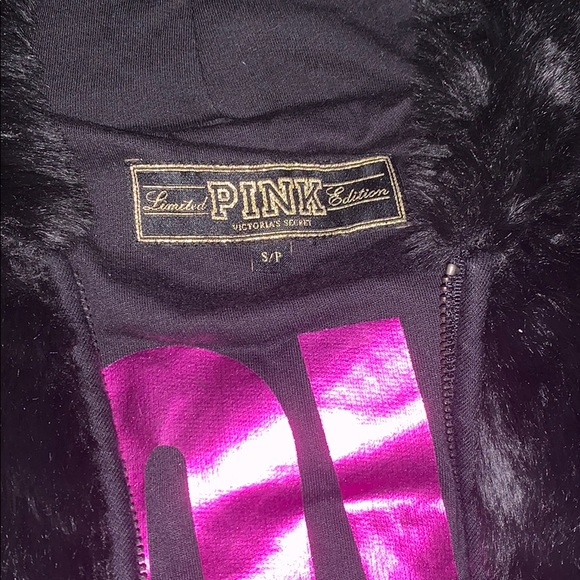 VS PINK Black Faux Fur Deluxe Zip Jacket💕🖤 - Picture 5 of 6